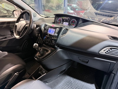 Lancia Ypsilon 1.2 69 CV 5 porte Gold (14)