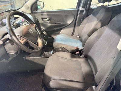 Lancia Ypsilon 1.2 69 CV 5 porte Gold (20)