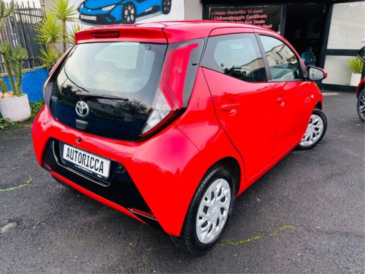 Toyota Aygo Connect 1.0 VVT-i 72 CV 5 porte x-play (2)