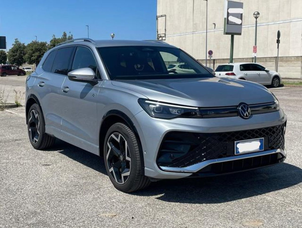 Volkswagen Tiguan 2.0 tdi R-Line 150cv dsg