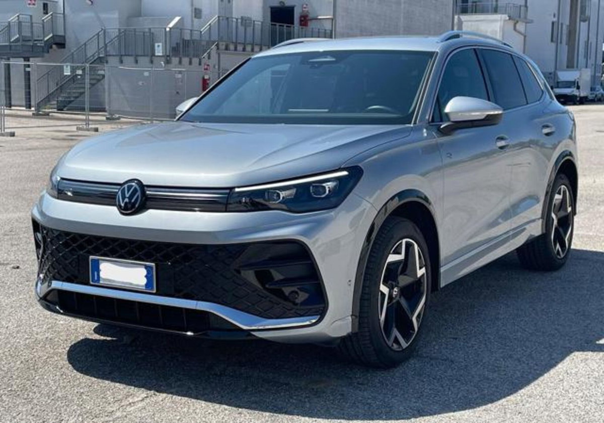 Volkswagen Tiguan 2.0 tdi R-Line 150cv dsg (2)