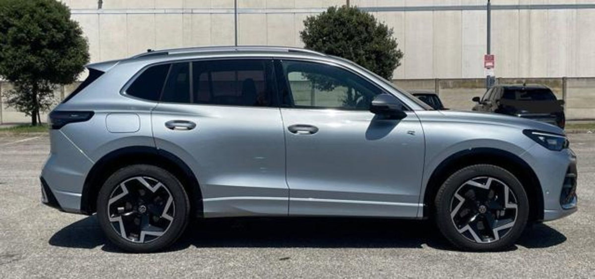 Volkswagen Tiguan 2.0 tdi R-Line 150cv dsg (3)