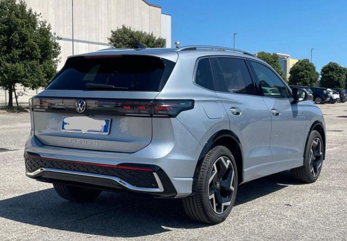 Volkswagen Tiguan 2.0 tdi R-Line 150cv dsg (4)