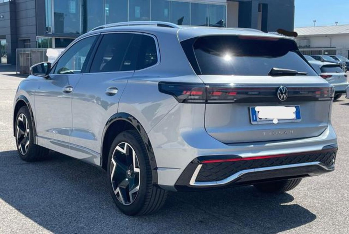 Volkswagen Tiguan 2.0 tdi R-Line 150cv dsg (5)