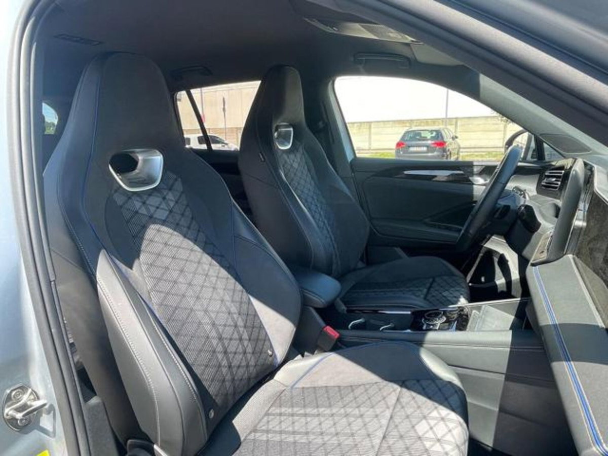 Volkswagen Tiguan 2.0 tdi R-Line 150cv dsg (6)