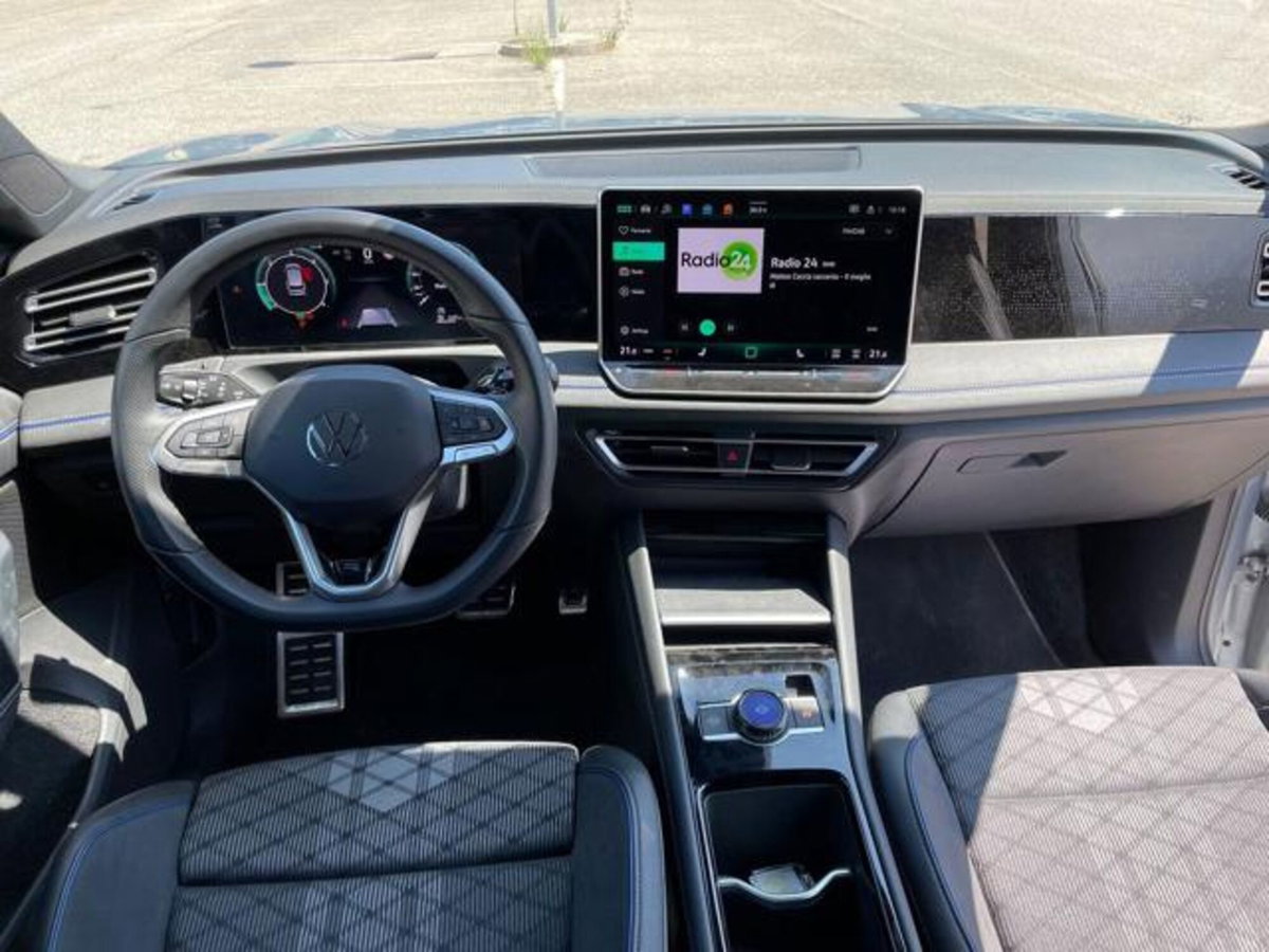 Volkswagen Tiguan 2.0 tdi R-Line 150cv dsg (7)