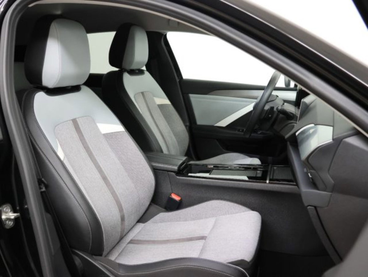 Opel Astra 1.2 Turbo 130 CV AT8 Elegance (11)
