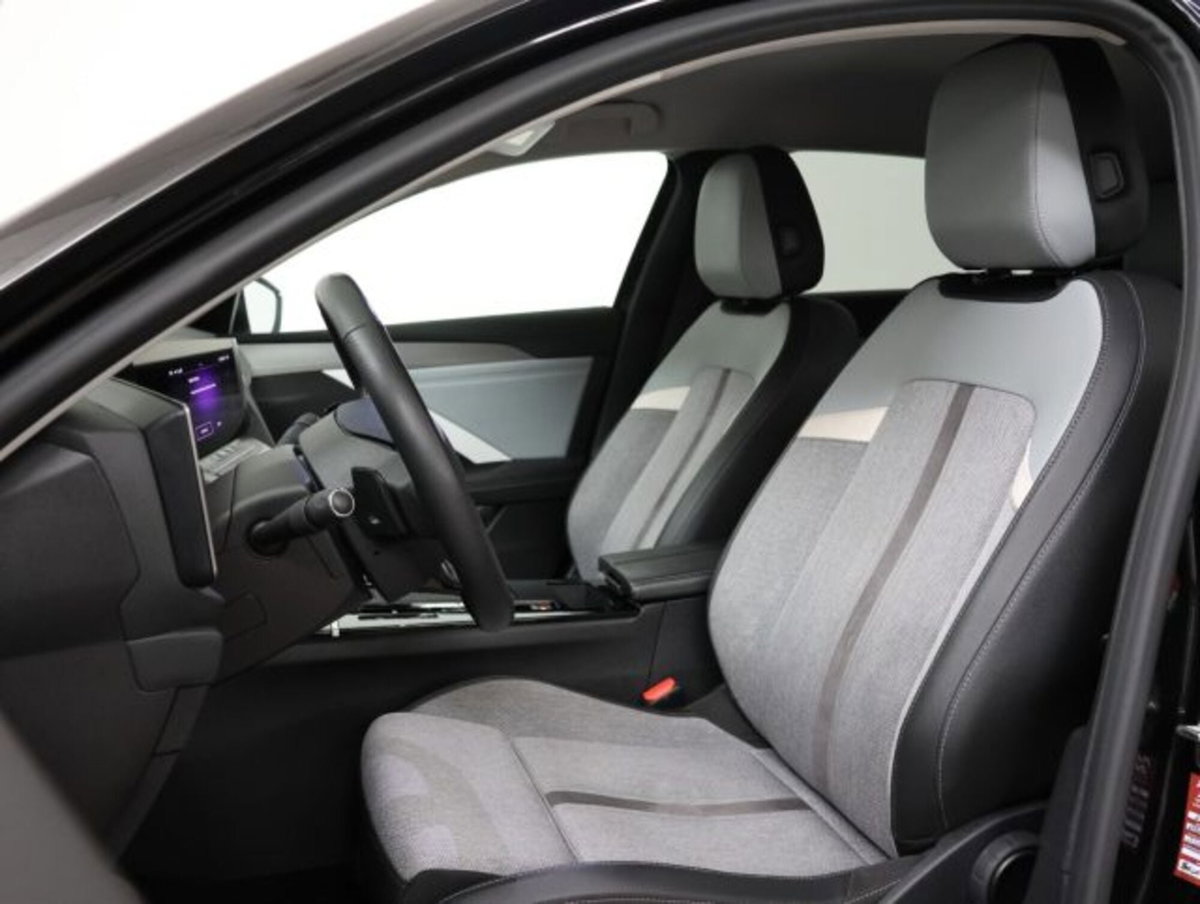 Opel Astra 1.2 Turbo 130 CV AT8 Elegance (8)