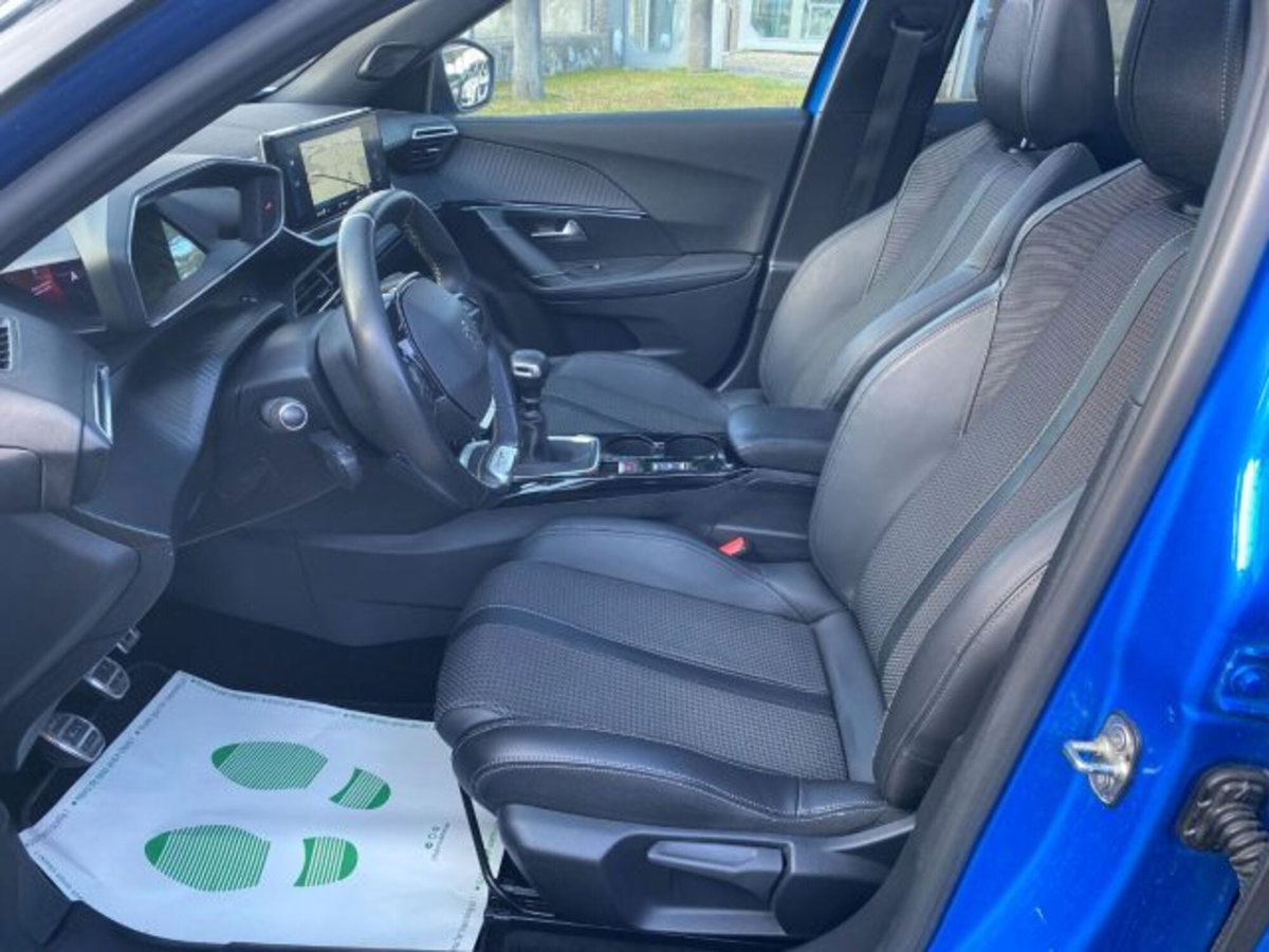 Peugeot 2008 PureTech 130 S&S EAT8 GT Line (6)