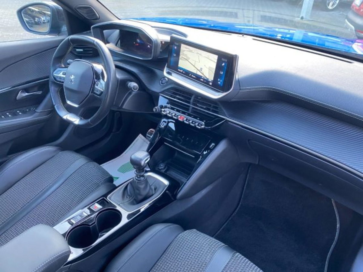Peugeot 2008 PureTech 130 S&S EAT8 GT Line (9)