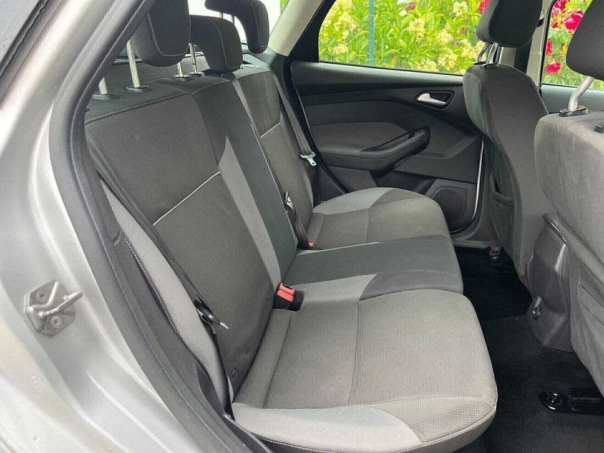 Ford Focus Station Wagon 1.6 TDCi 115 CV SW Titanium (10)