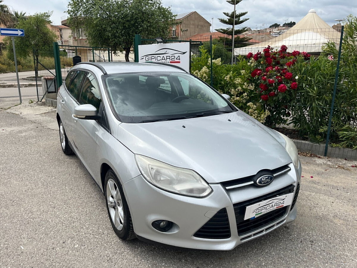Ford Focus Station Wagon 1.6 TDCi 115 CV SW Titanium (2)