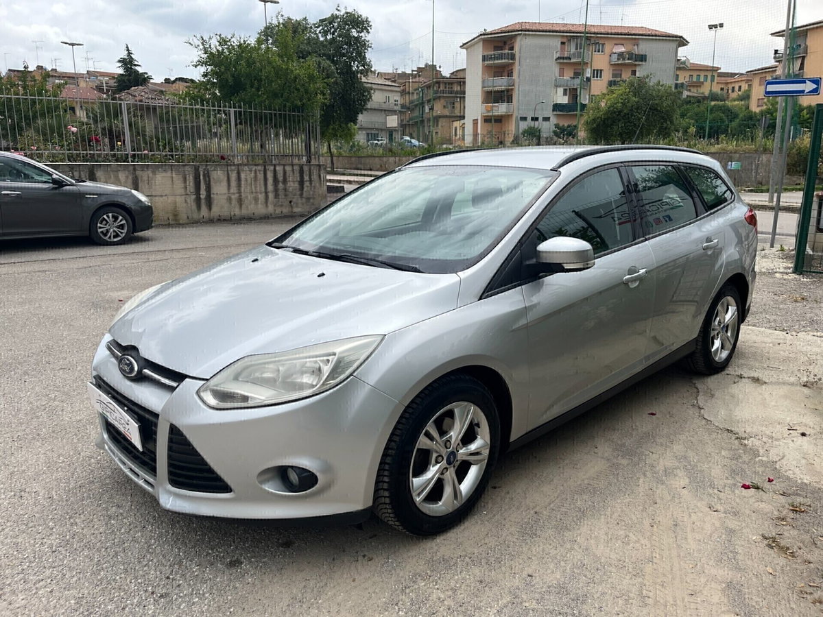 Ford Focus Station Wagon 1.6 TDCi 115 CV SW Titanium (4)