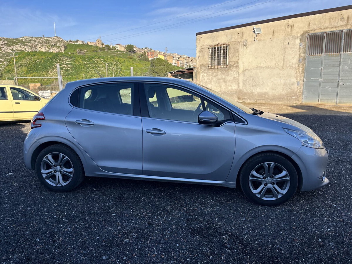 Peugeot 208 82 5 porte Allure (3)