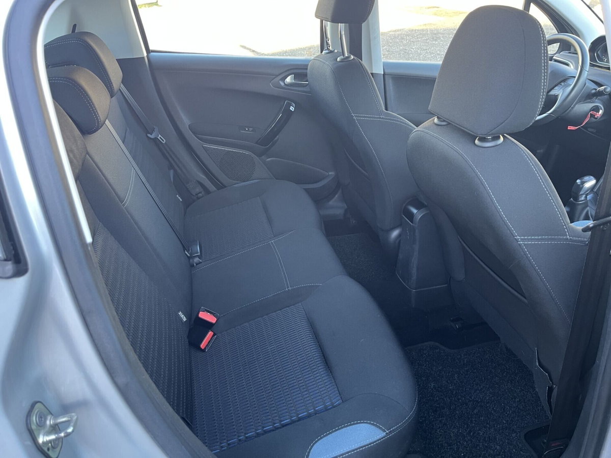 Peugeot 208 82 5 porte Allure (6)