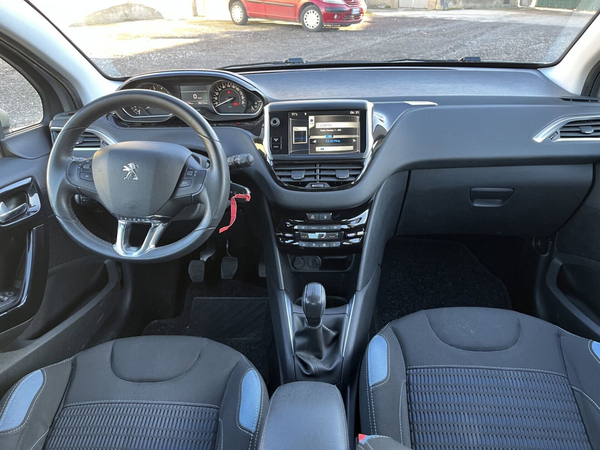 Peugeot 208 82 5 porte Allure (9)