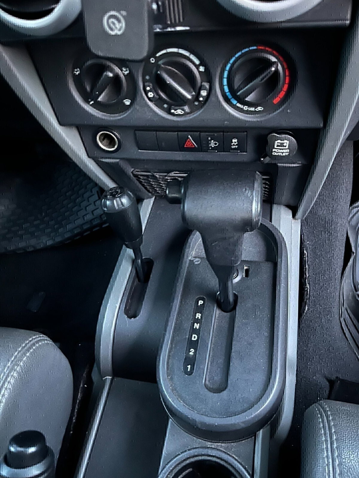 Jeep Wrangler 2.8 CRD DPF Sahara (14)