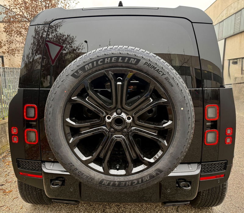 Land Rover Defender 110 4.4 V8 mhev Octa Black awd 635cv auto