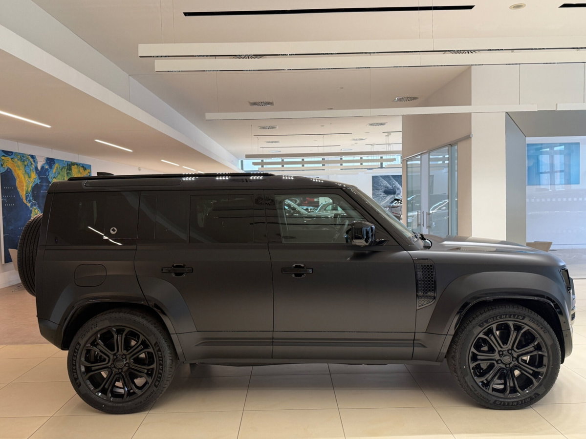 Land Rover Defender 110 4.4 V8 mhev Octa Black awd 635cv auto (15)