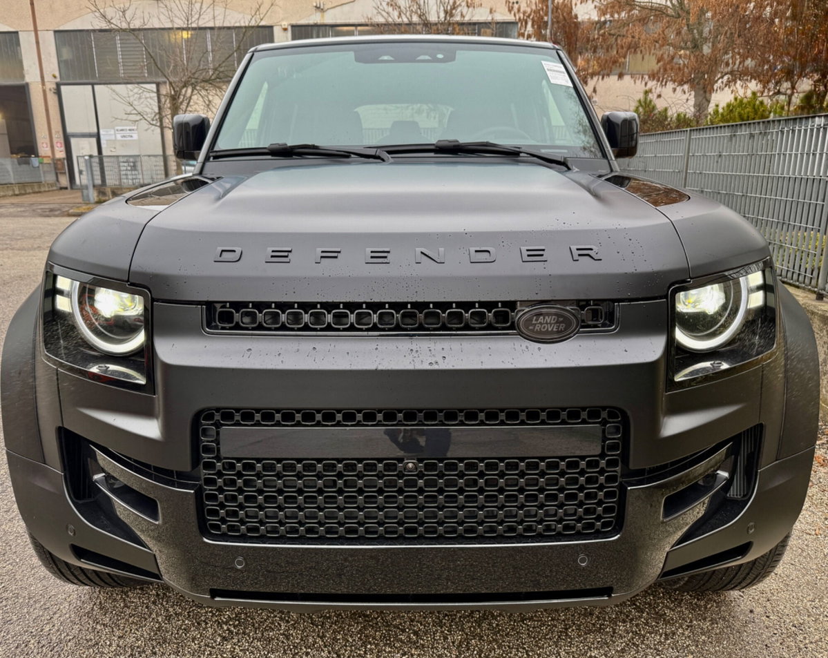 Land Rover Defender 110 4.4 V8 mhev Octa Black awd 635cv auto (3)
