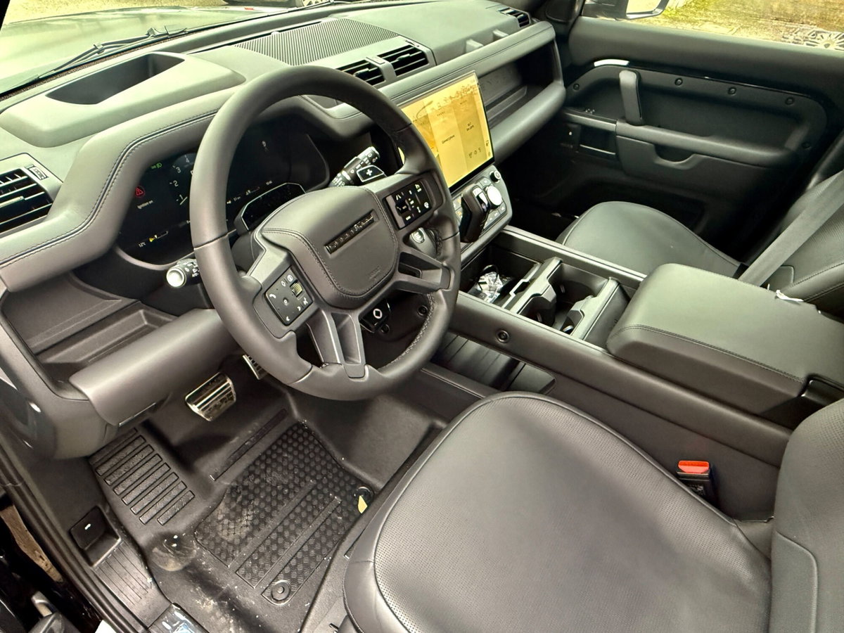 Land Rover Defender 110 4.4 V8 mhev Octa Black awd 635cv auto (8)