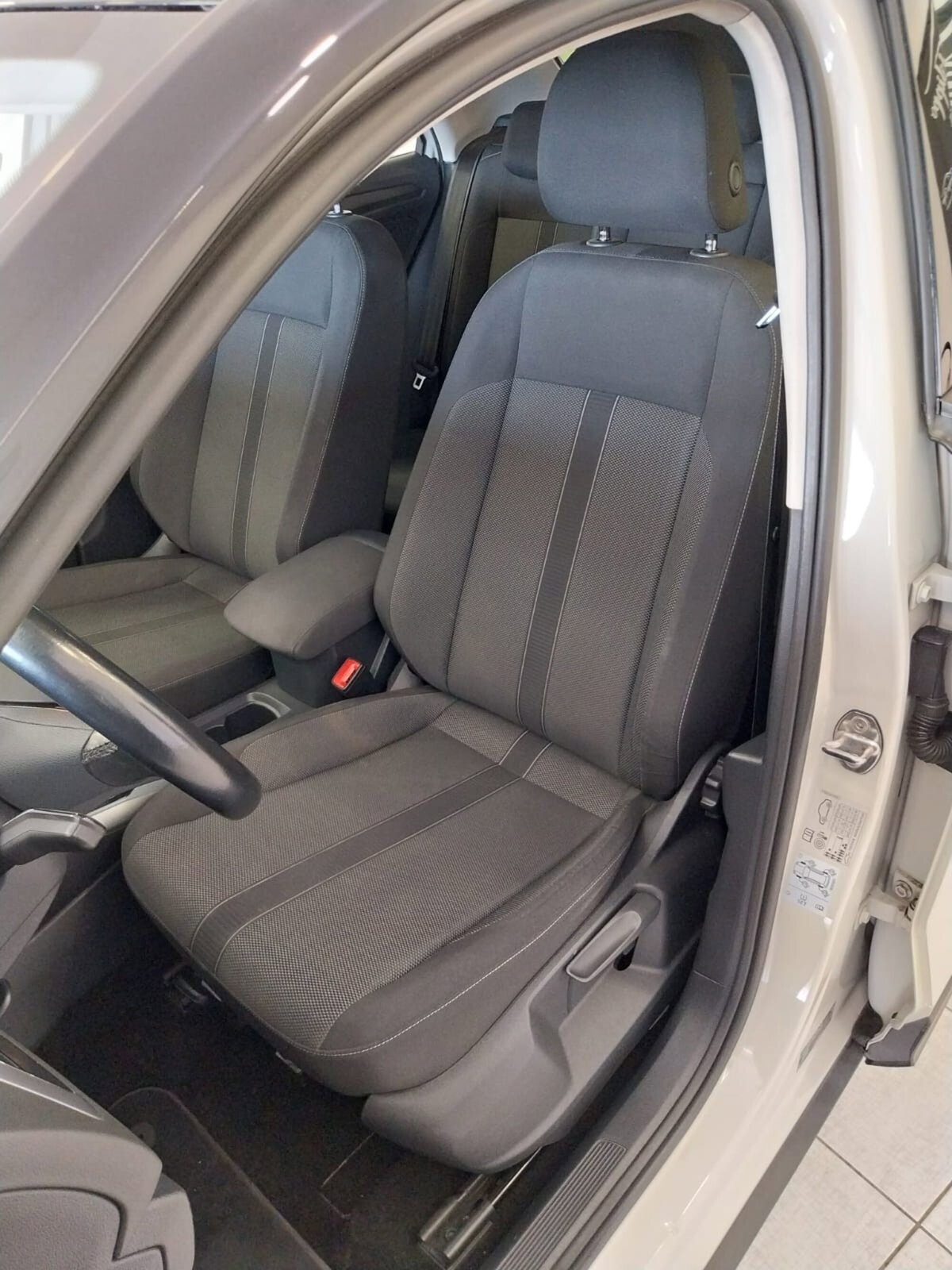Volkswagen T-Roc 1.0 TSI Life (19)