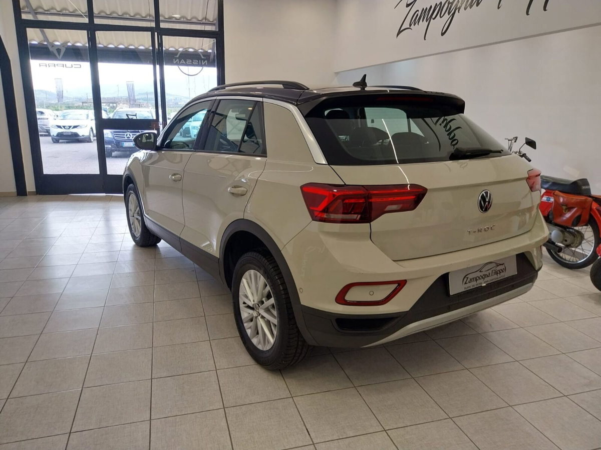 Volkswagen T-Roc 1.0 TSI Life (5)