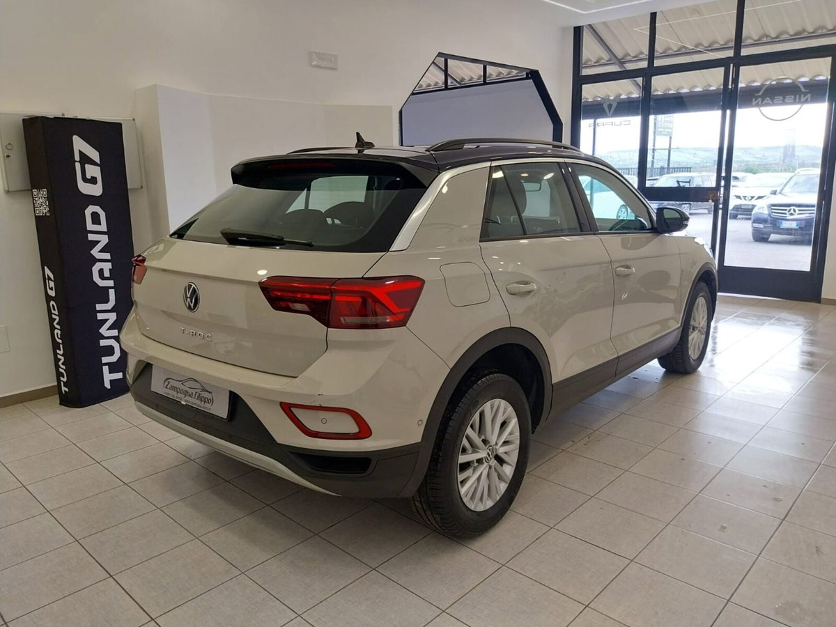 Volkswagen T-Roc 1.0 TSI Life (9)