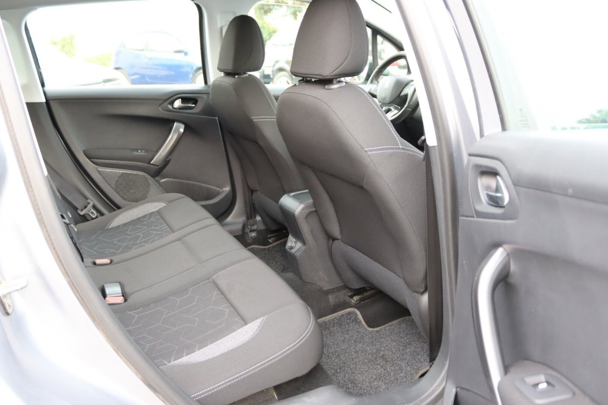 Peugeot 2008 VTi 82CV Active (17)