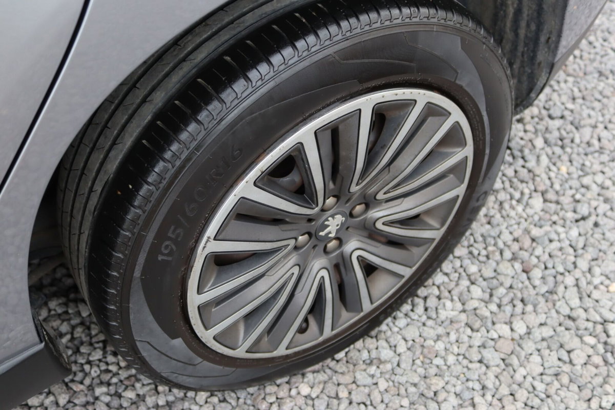 Peugeot 2008 VTi 82CV Active (9)