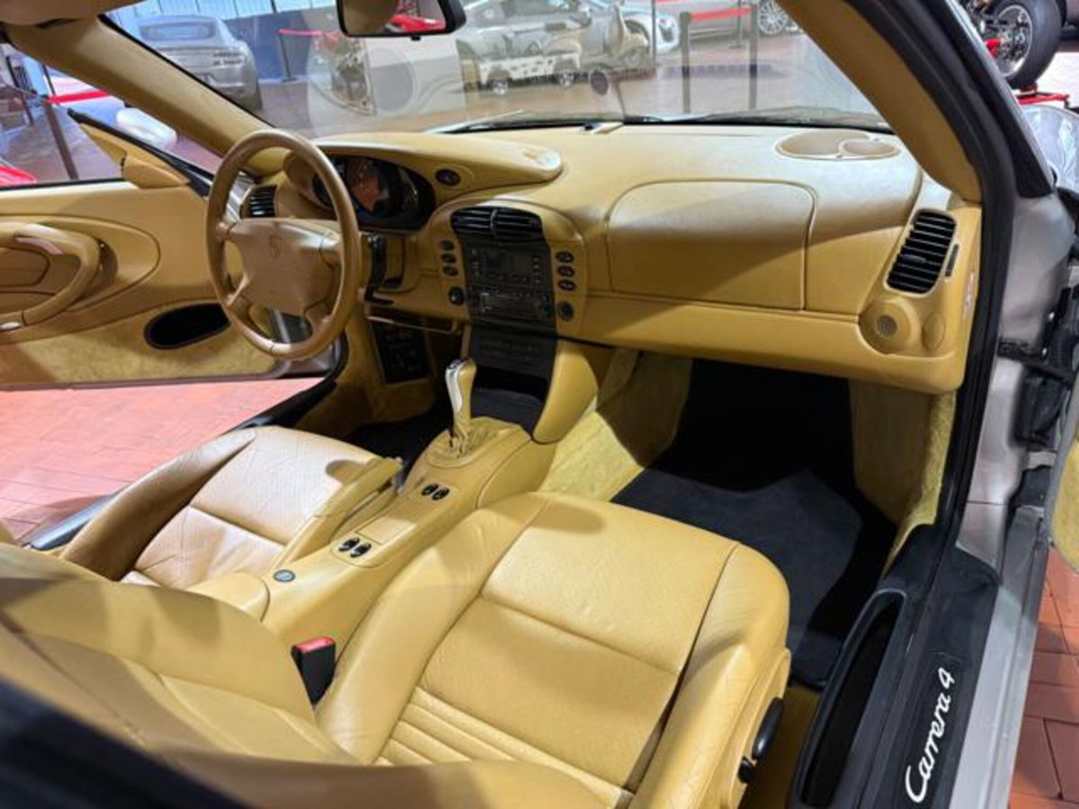 Porsche 911 Cabrio Carrera 4 cat (12)