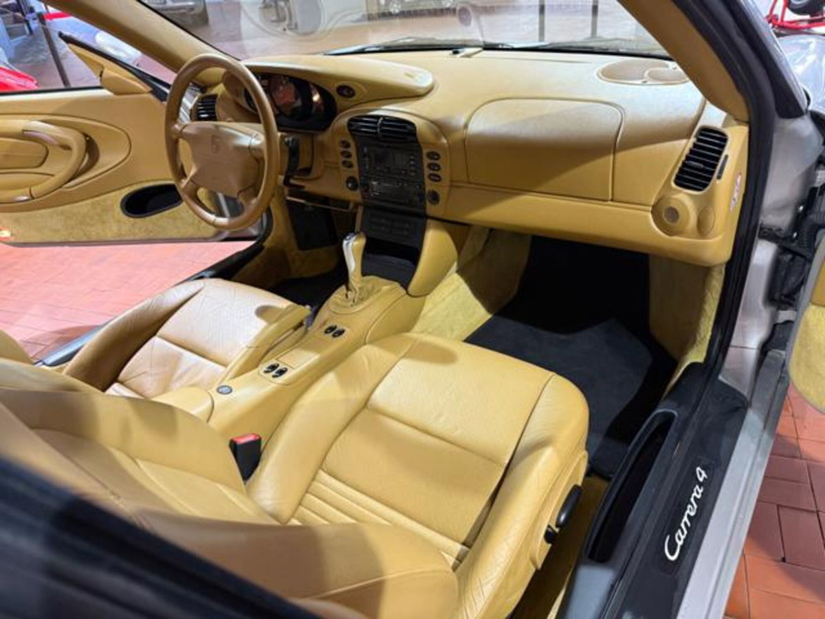 Porsche 911 Cabrio Carrera 4 cat (20)