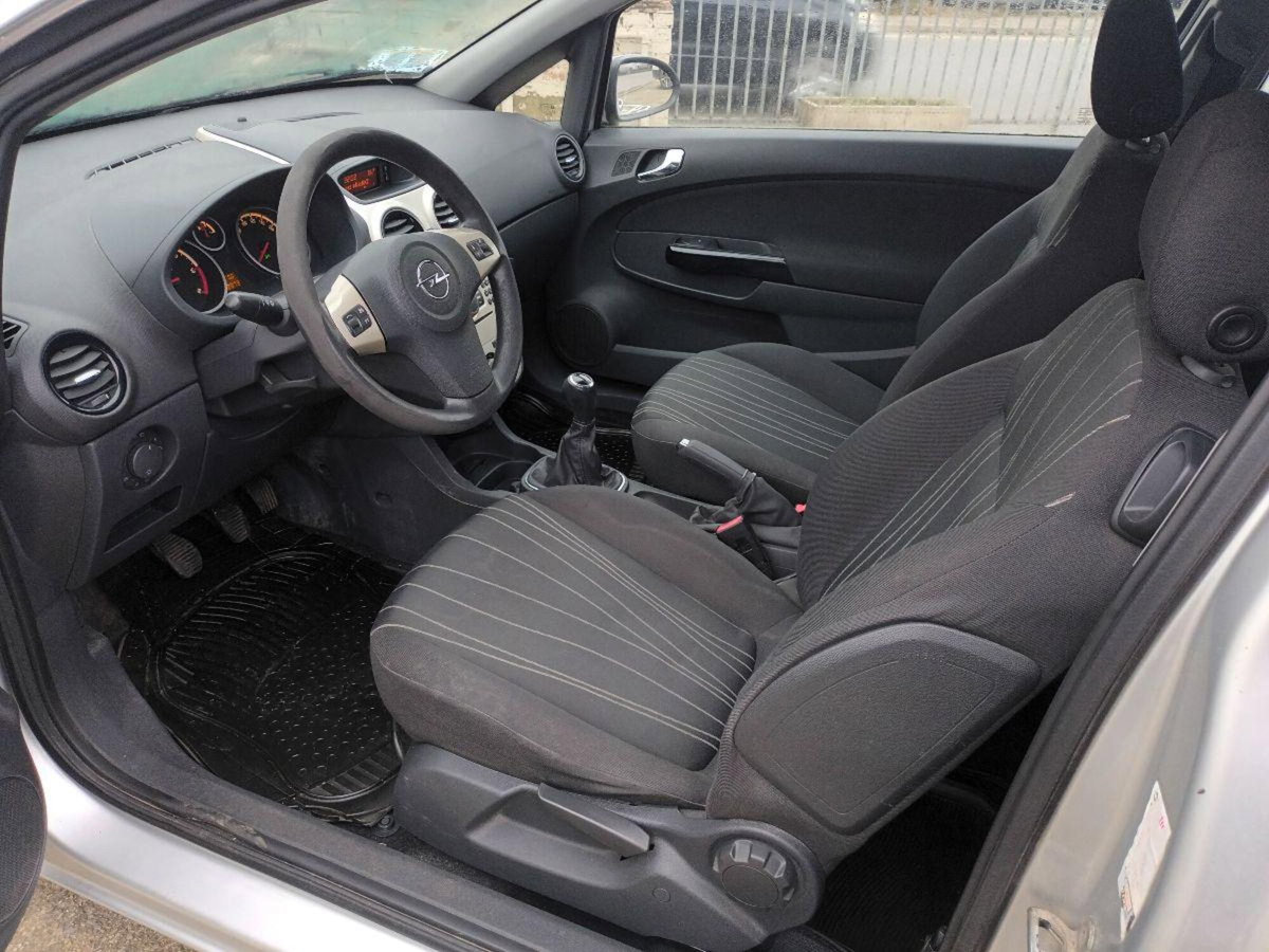 Opel Corsa 1.3 CDTI 75CV 3 porte Enjoy (7)