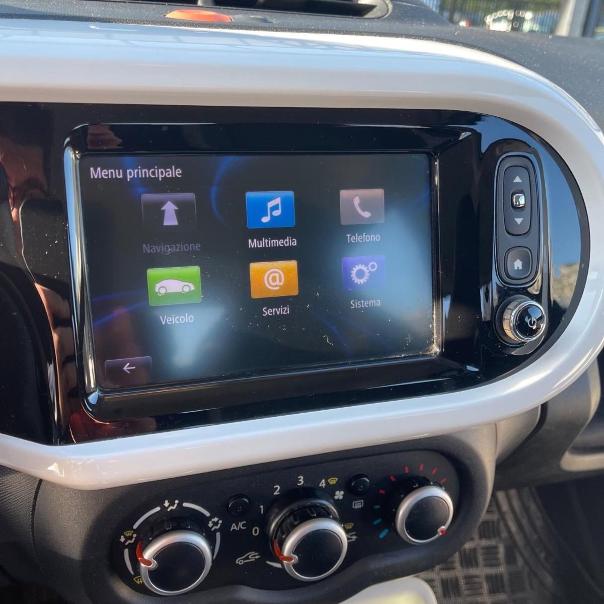Renault Twingo SCe Lovely (10)
