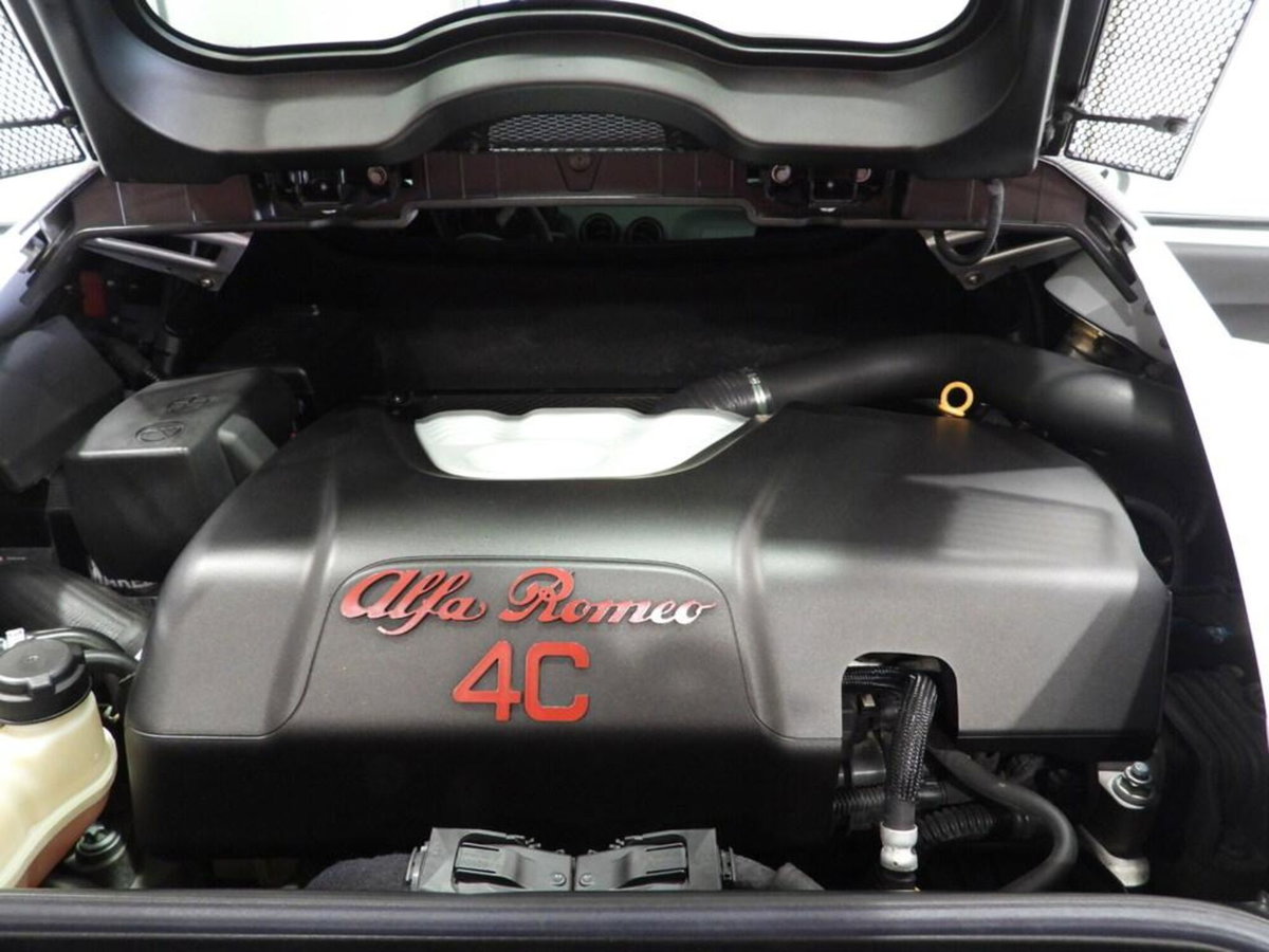 Alfa Romeo 4C Coupé 4C 1750 TBi (11)