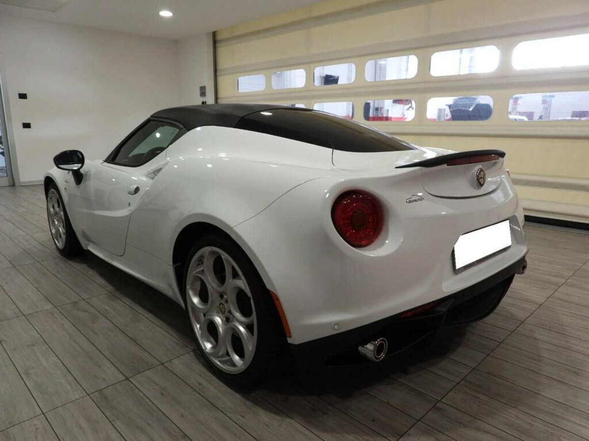 Alfa Romeo 4C Coupé 4C 1750 TBi (3)