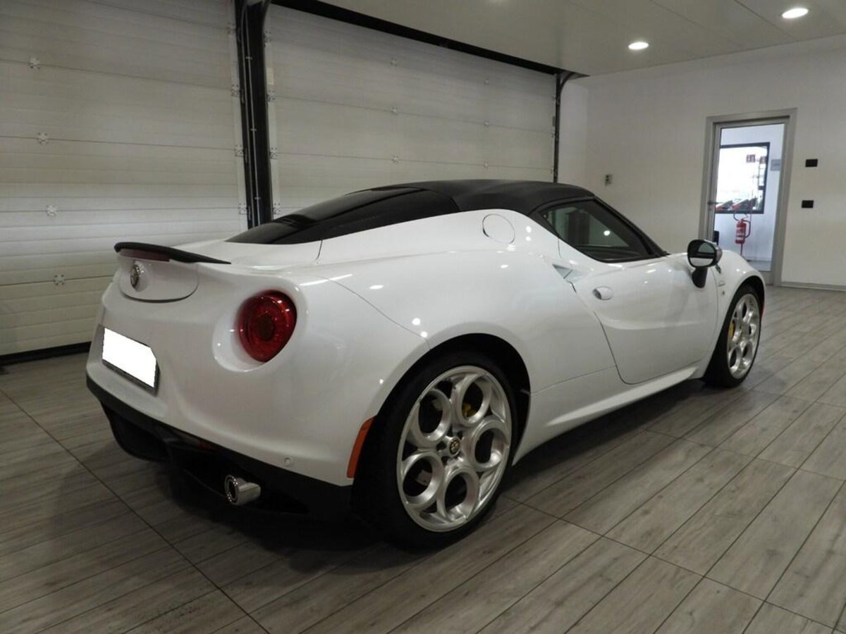 Alfa Romeo 4C Coupé 4C 1750 TBi (4)