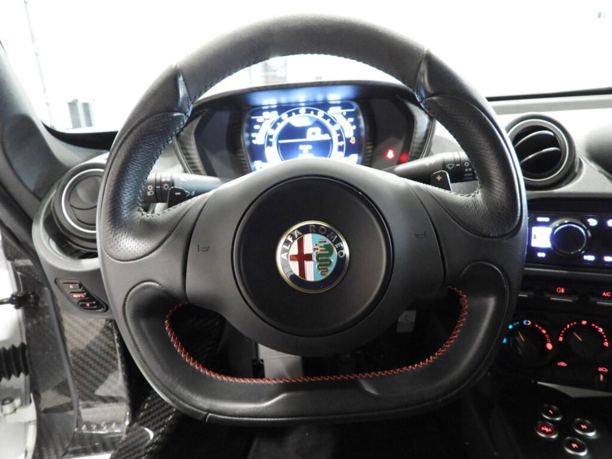 Alfa Romeo 4C Coupé 4C 1750 TBi (6)