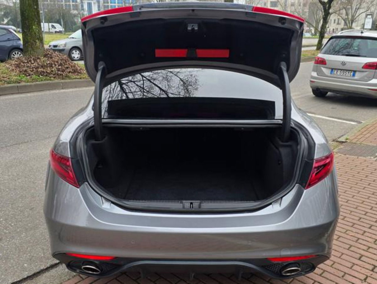 Alfa Romeo Giulia 2.2 Turbodiesel 160 CV AT8 Executive (13)