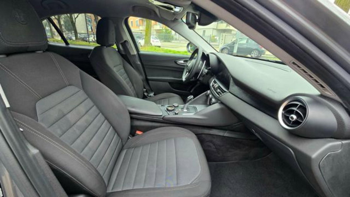 Alfa Romeo Giulia 2.2 Turbodiesel 160 CV AT8 Executive (14)