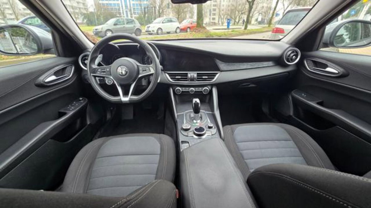 Alfa Romeo Giulia 2.2 Turbodiesel 160 CV AT8 Executive (16)