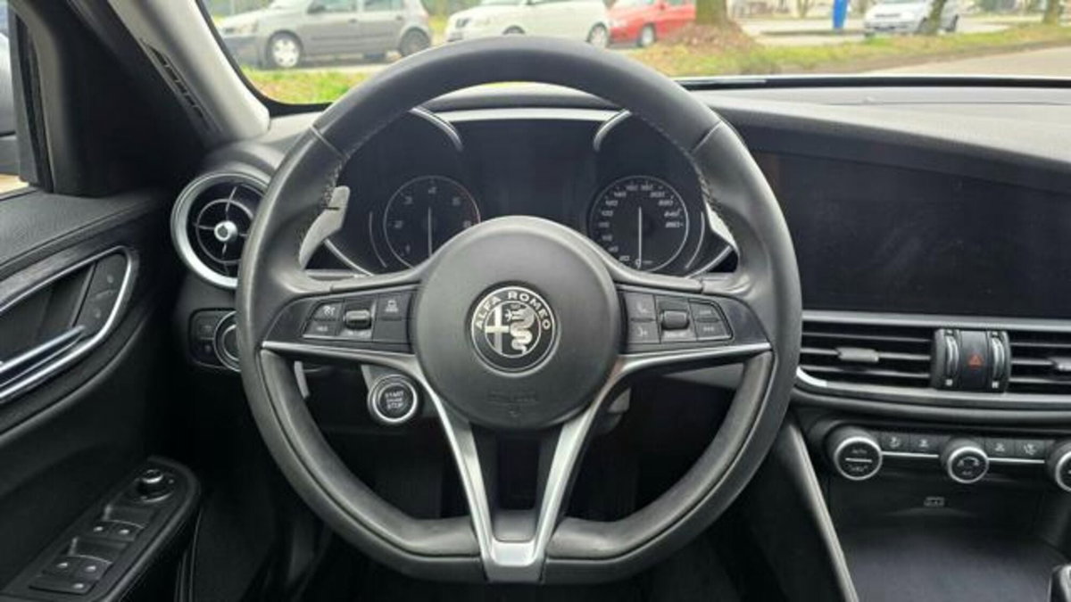 Alfa Romeo Giulia 2.2 Turbodiesel 160 CV AT8 Executive (18)