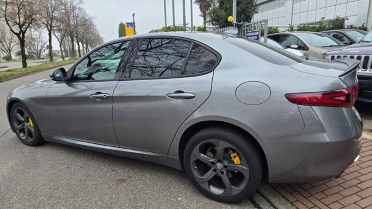 Alfa Romeo Giulia 2.2 Turbodiesel 160 CV AT8 Executive (4)