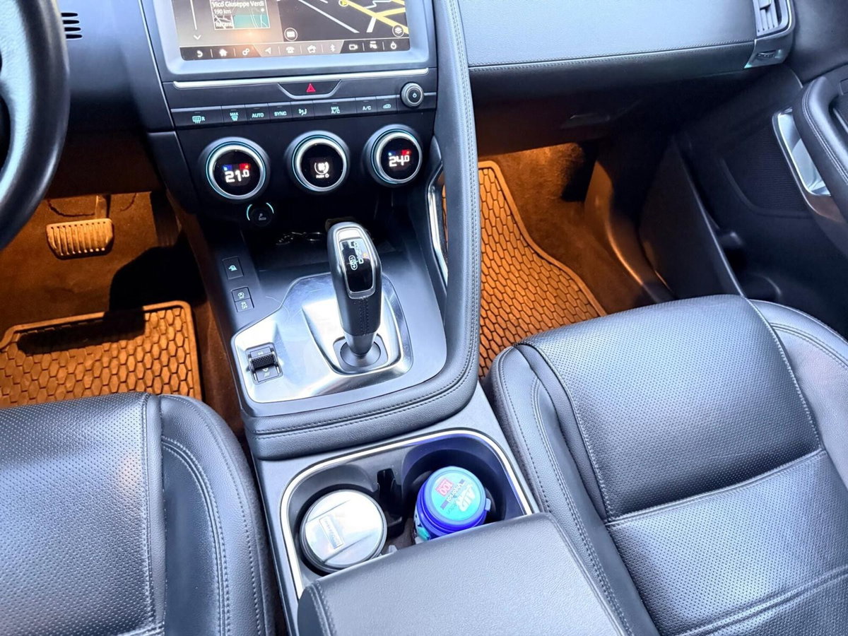 Jaguar E-Pace 2.0D 150 CV AWD aut. S (12)