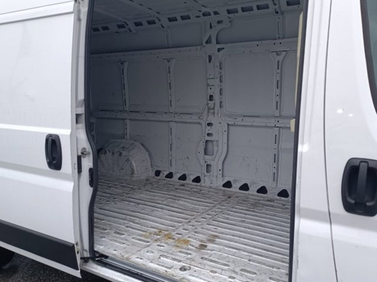 Peugeot Boxer Furgone 335 2.2 BlueHDi 140 S&S PM-TM Furgone Vetrato (12)