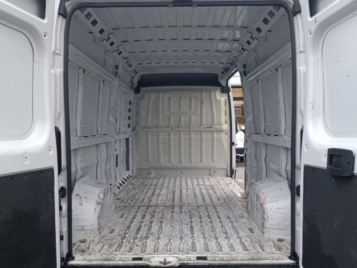 Peugeot Boxer Furgone 335 2.2 BlueHDi 140 S&S PM-TM Furgone Vetrato (13)
