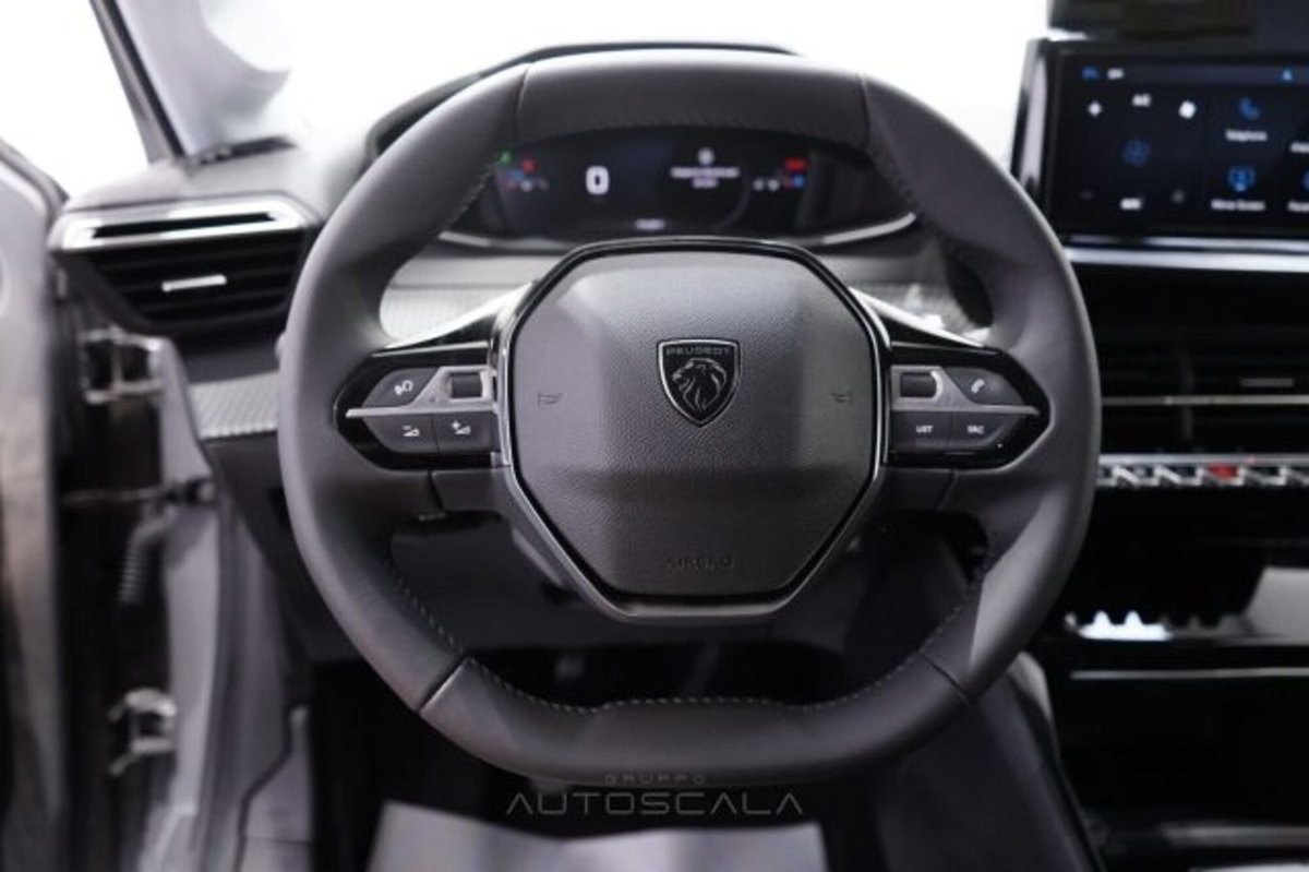 Peugeot 208 1.2 puretech Active s&s 100cv (12)