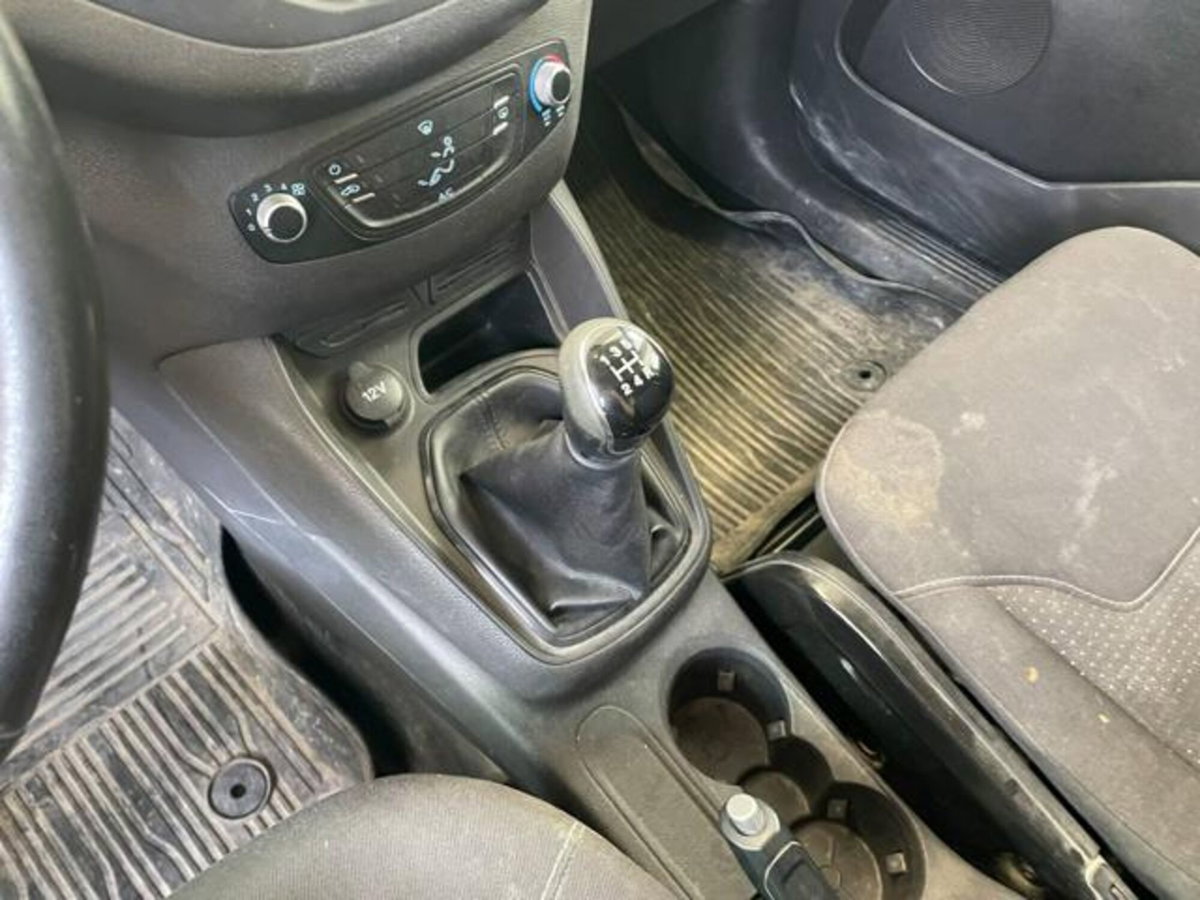 Ford Transit Courier 1.5 TDCi 75CV  Entry (14)