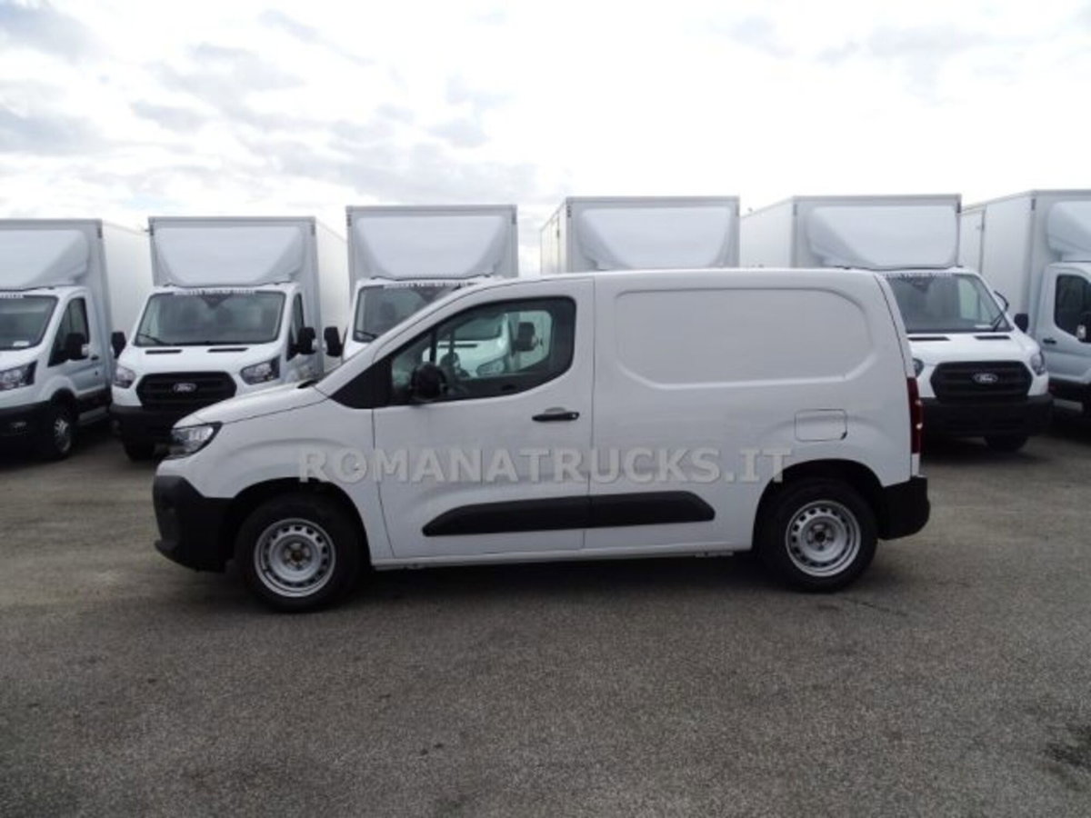 Opel Combo Furgone Cargo XL 1.5 Diesel 100 PL 950kg Essentia (4)