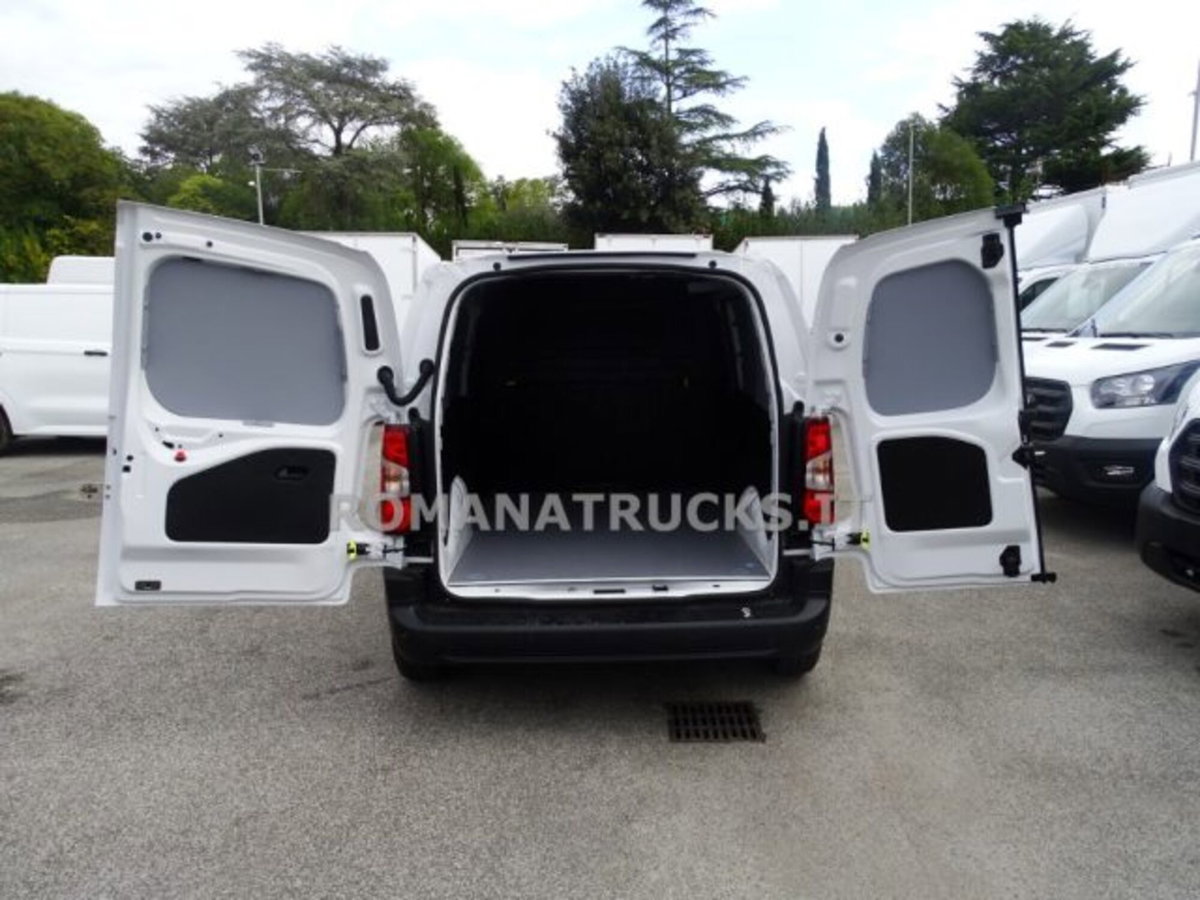 Opel Combo Furgone Cargo XL 1.5 Diesel 100 PL 950kg Essentia (8)